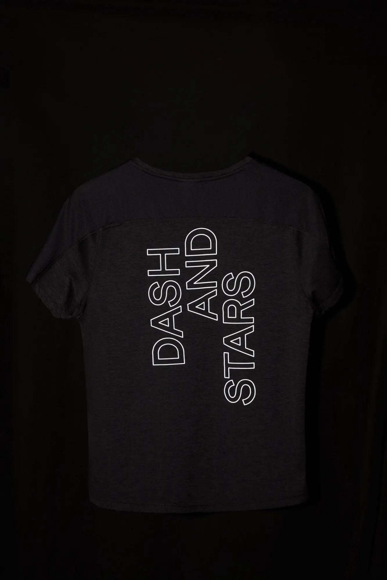 Camiseta Negra Ultraligera^Dash and Stars Shop