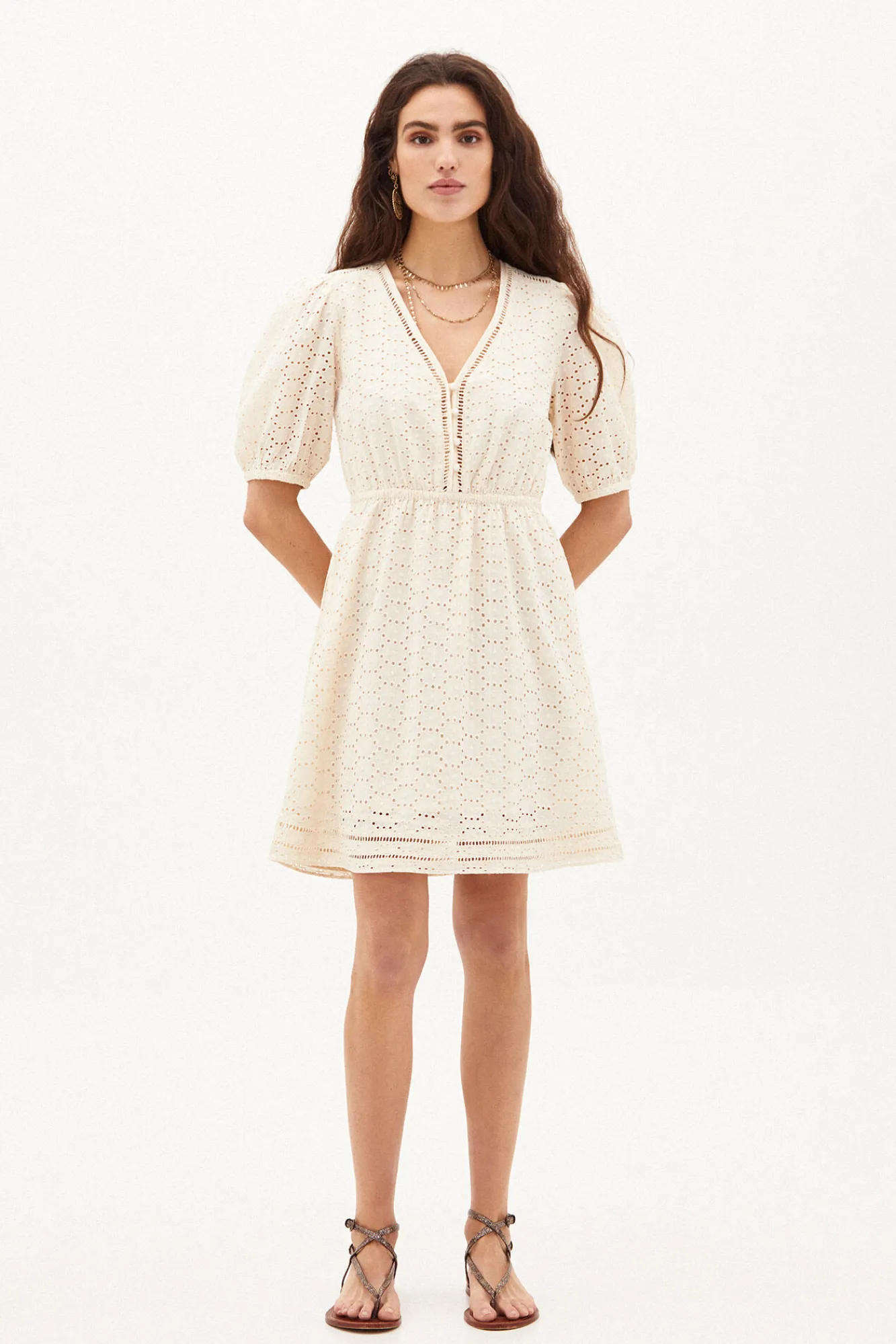 Catarina. Vestido Corto Bordado Ingles^Hoss Intropia New