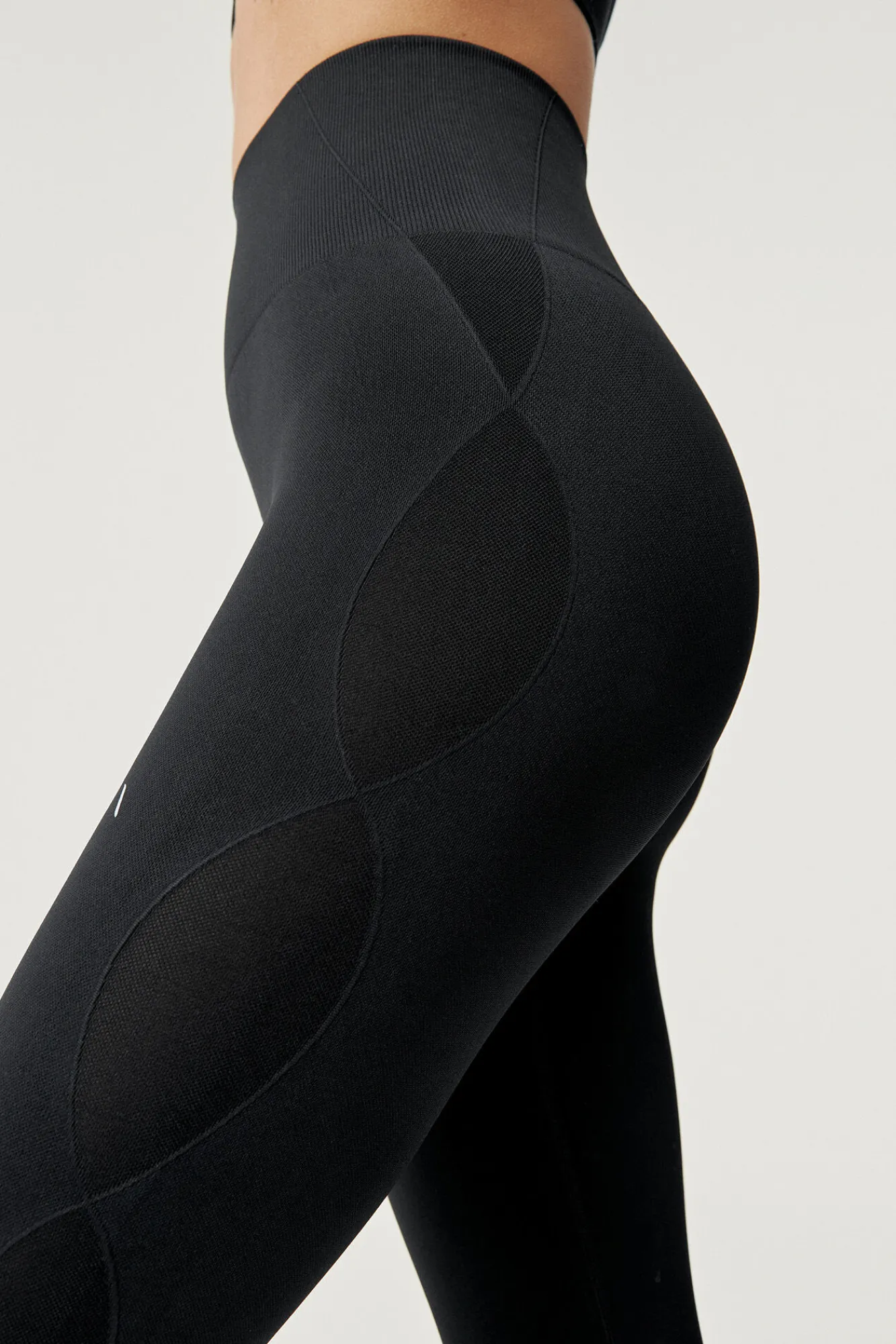 Legging Akira Black^Born Living Yoga New