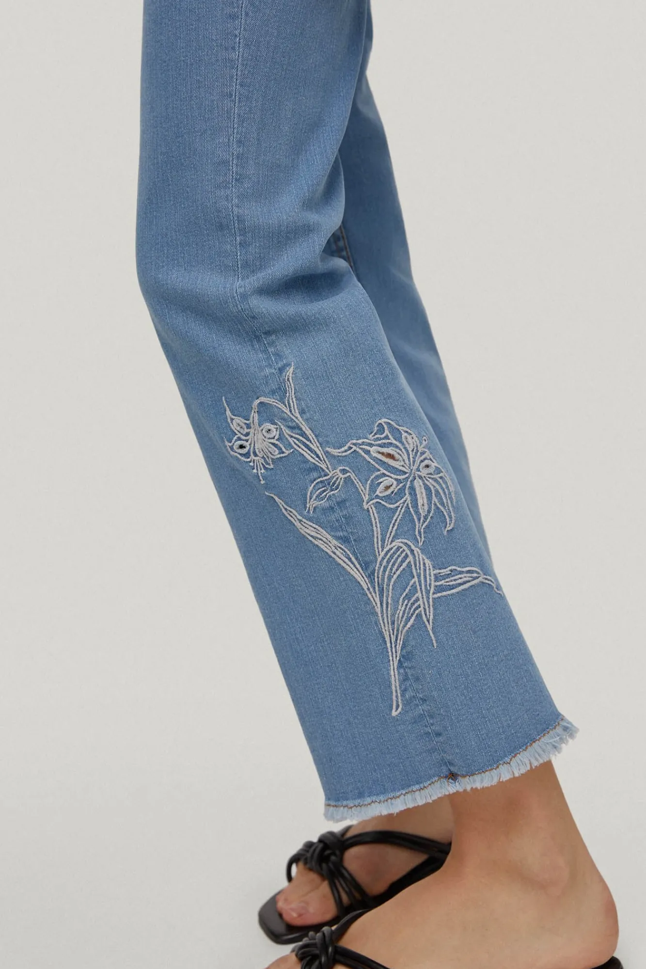 Pantalon Vaquero 5 Bolsillos Flare Fit Cropped Bordado^Pedro del Hierro Shop