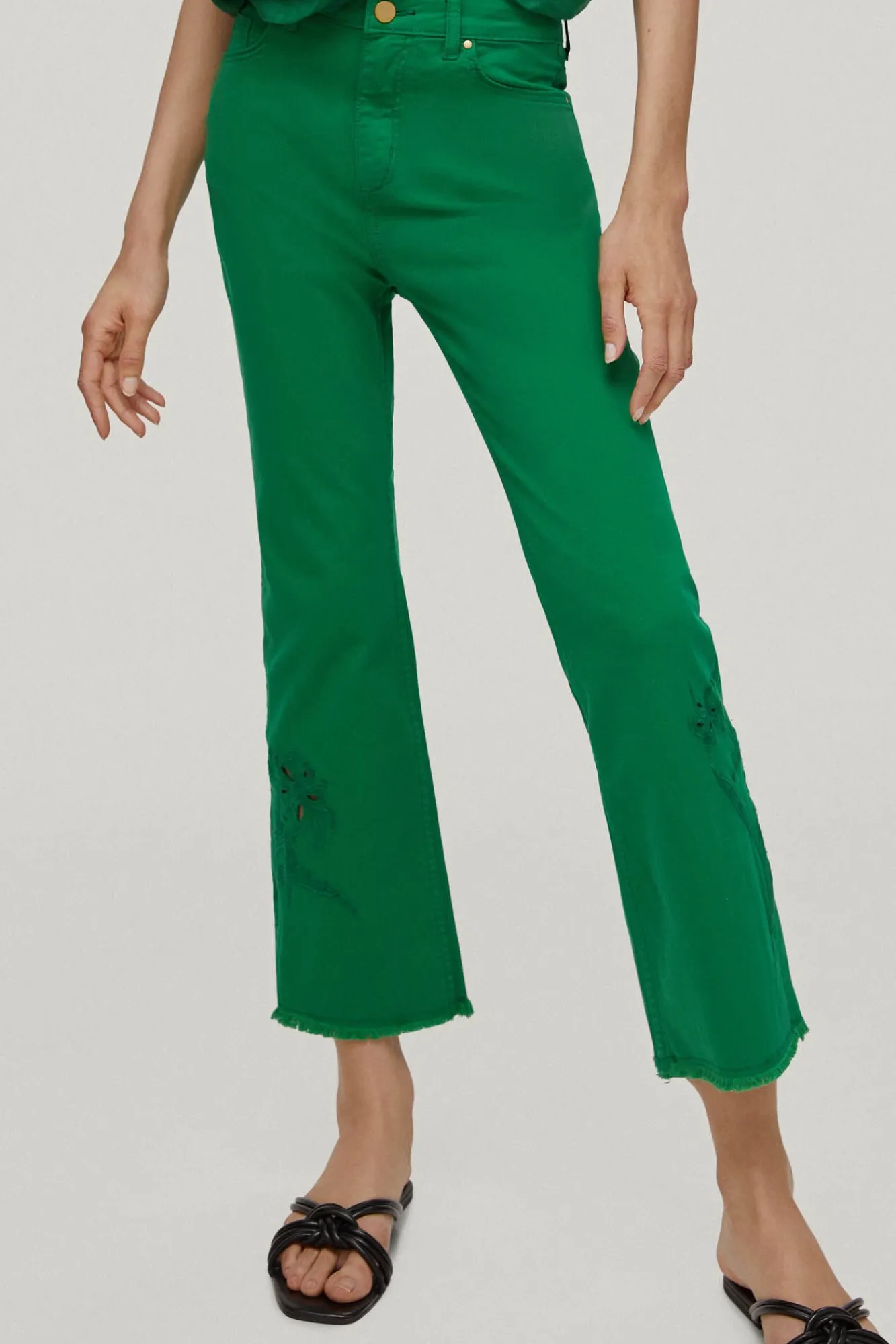 Pantalon Vaquero 5 Bolsillos Flare Fit Cropped Bordado^Pedro del Hierro Store