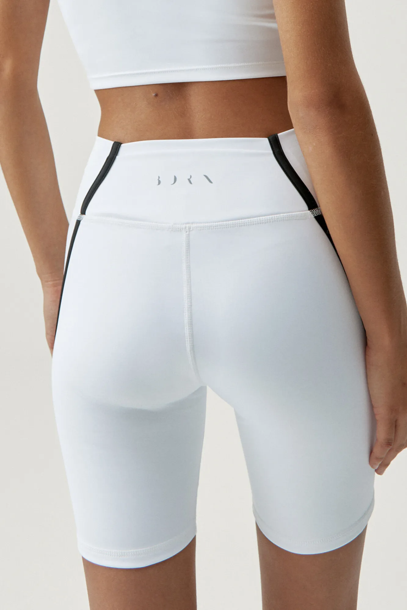 Short Daira White/Black^Born Living Yoga Best Sale