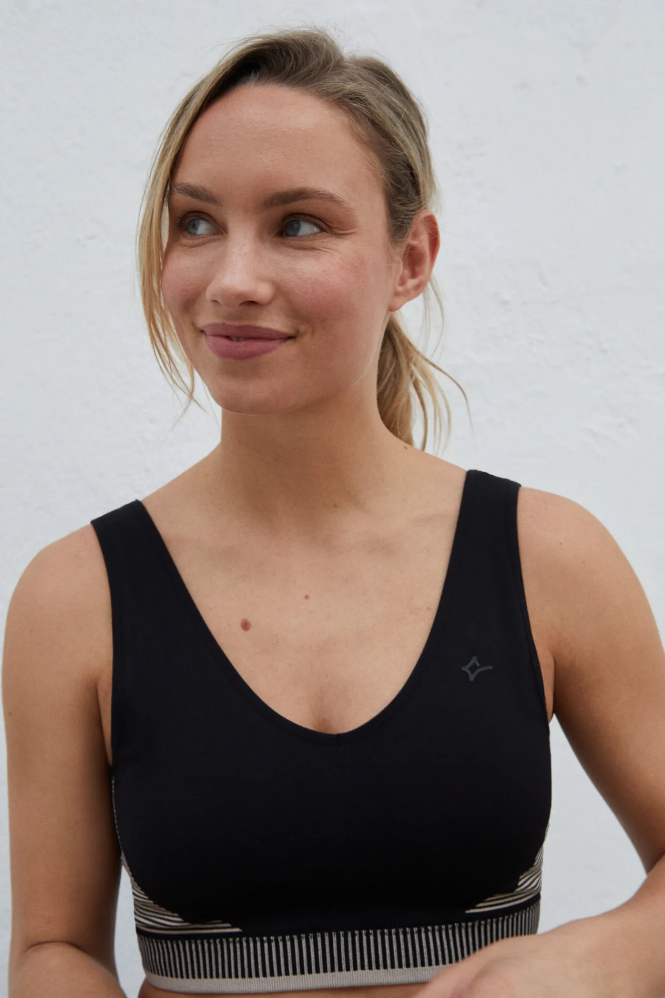 Sujetador Deportivo Negro Seamless Fit^Dash and Stars Store