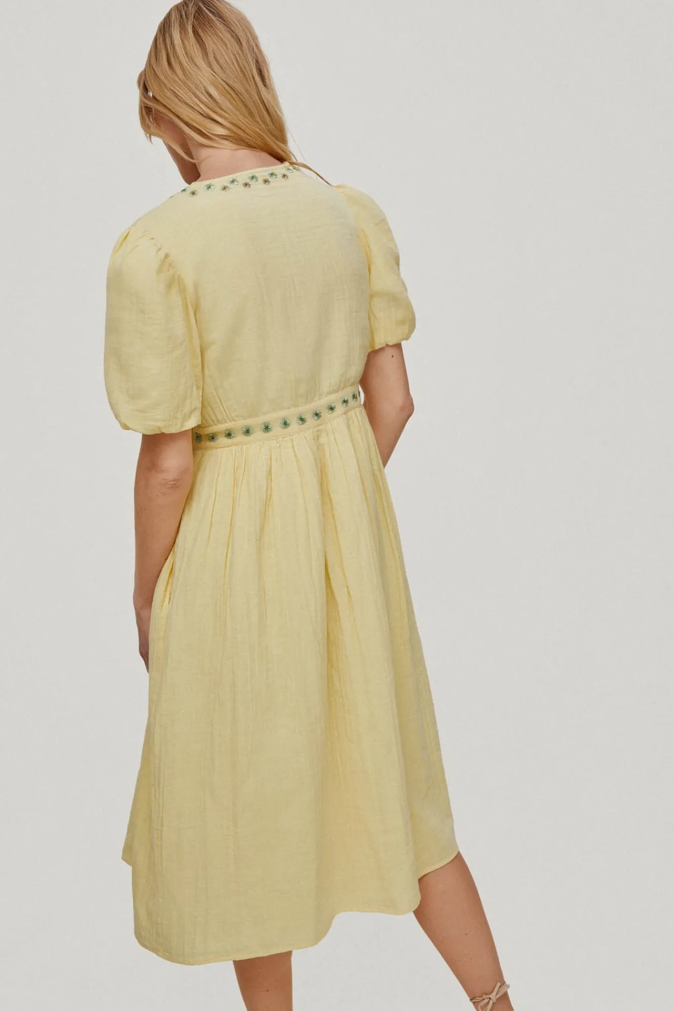 Vestido Largo Rodilla Con Detalle De Bordados Florales.^Pedro del Hierro Sale
